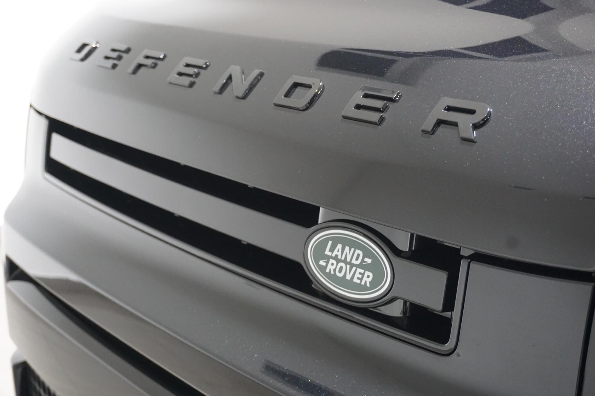 Land Rover Defender 110 3.0 D300 MHEV X-Dynamic HSE Auto 4WD Euro 6 (s/s) 5dr
